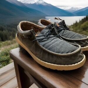 WALLY YOUTH WASHED CANVAS SIZE YT6 HEY DUDE Sz 7 Men Or 7.5 Women Gym Comfy Shoe